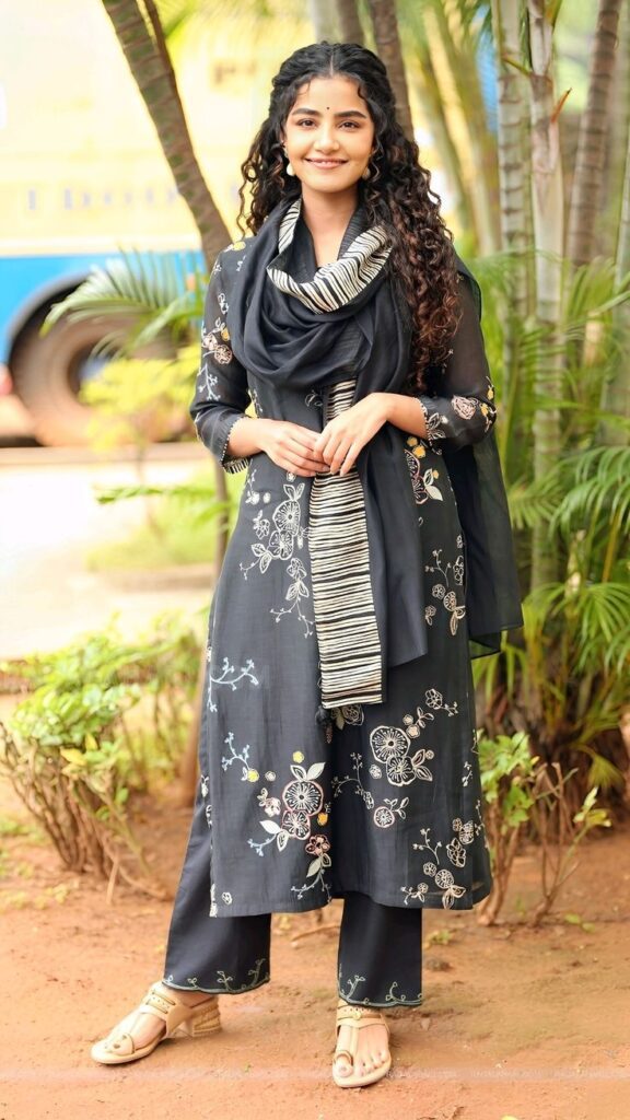 Anupama Parameswaran Height