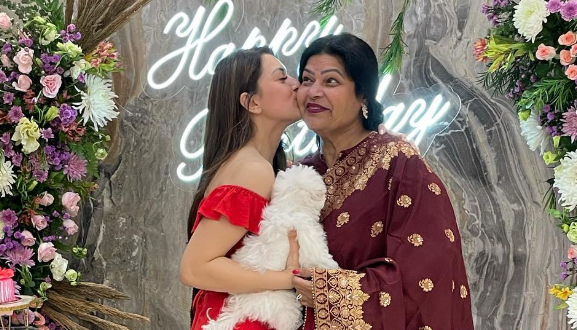 Hansika Motwani Mother