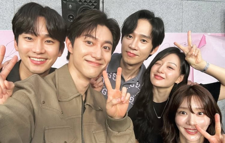 Kim Soo-hyun with Queen of Tears Team