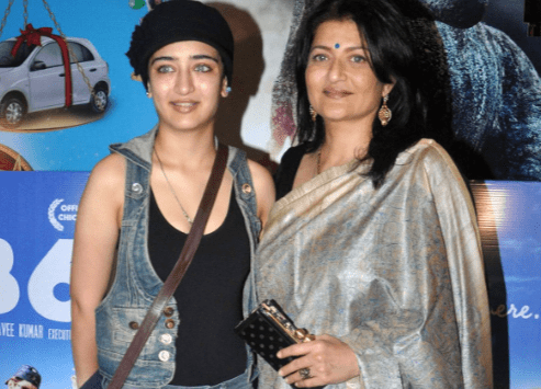 Shruti Haasan Mother and Sister