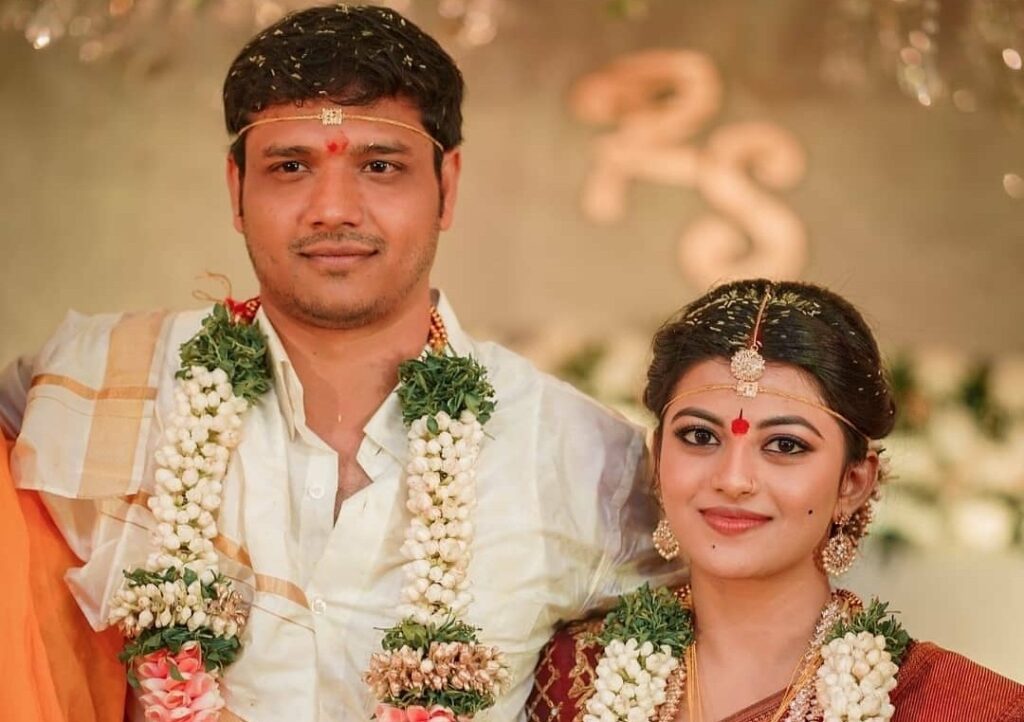 Kayal Anandhi Husband