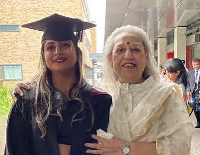 Farhan Akhtar Mother and Shakay