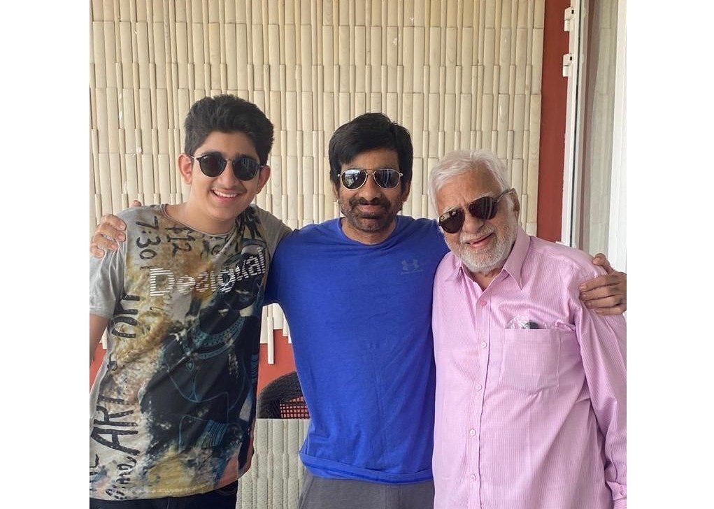 Ravi Teja with his Son and Father