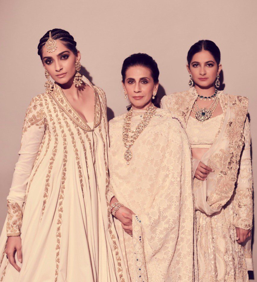 Sonam Kapoor Mother and Sister