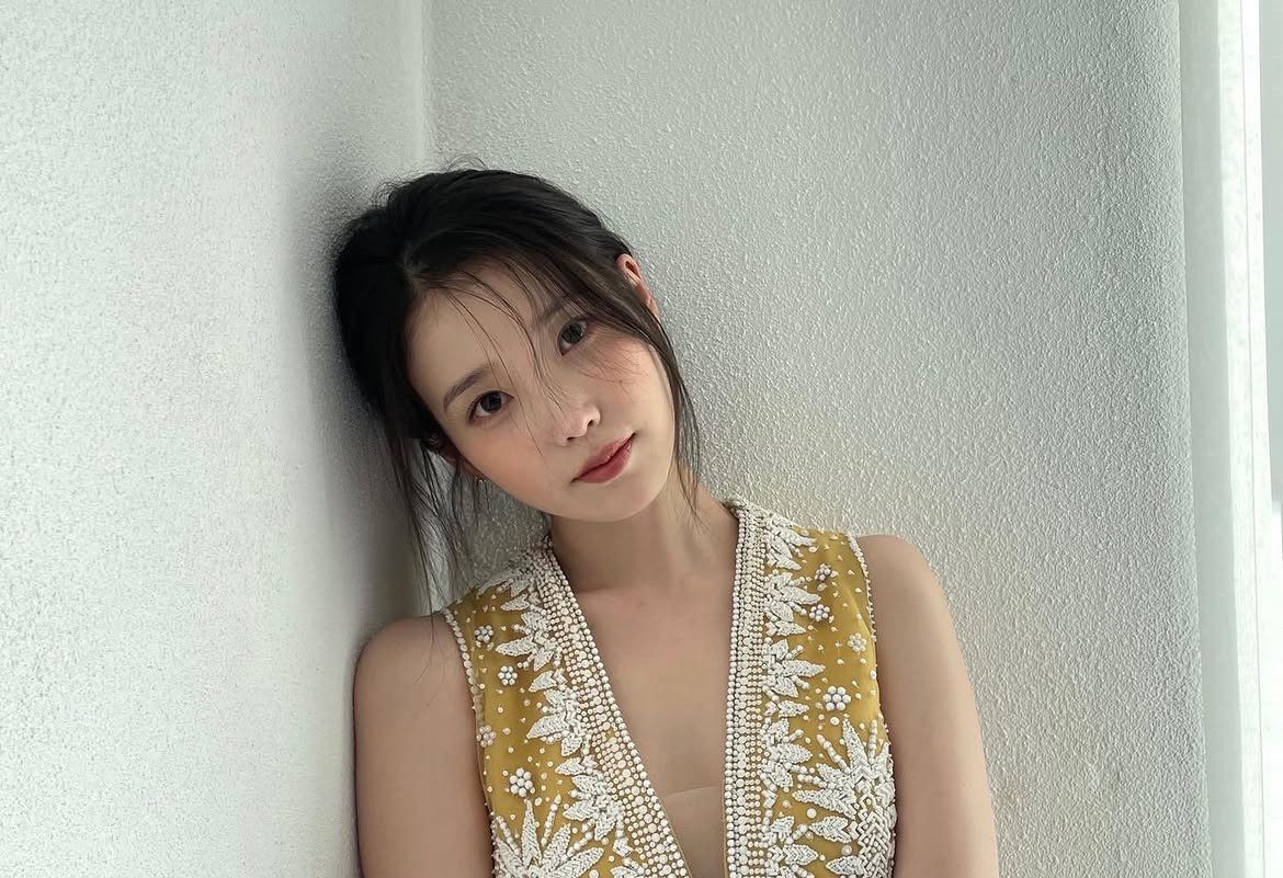 IU