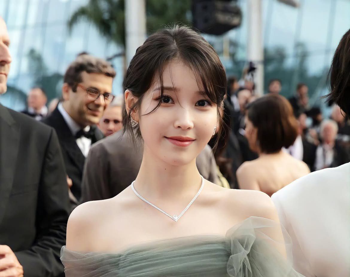 IU
