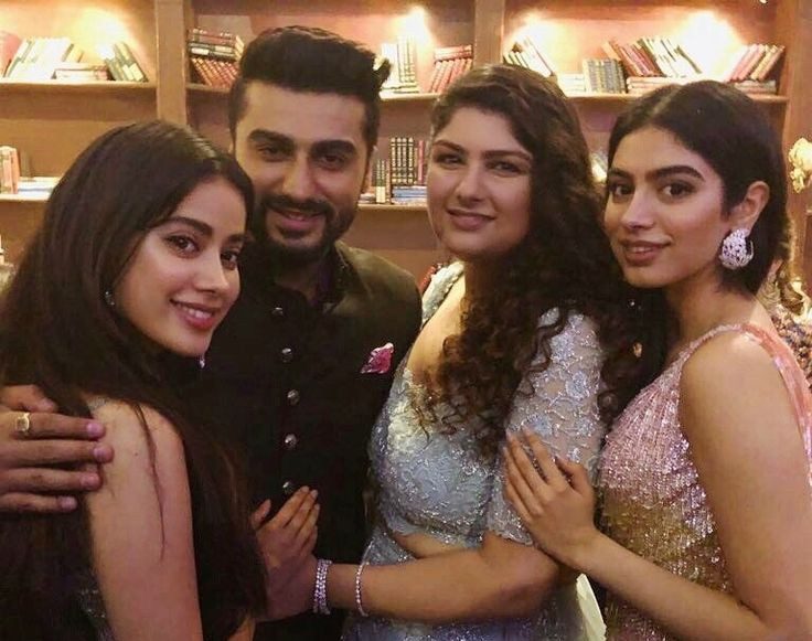 Janhvi Kapoor with Siblings