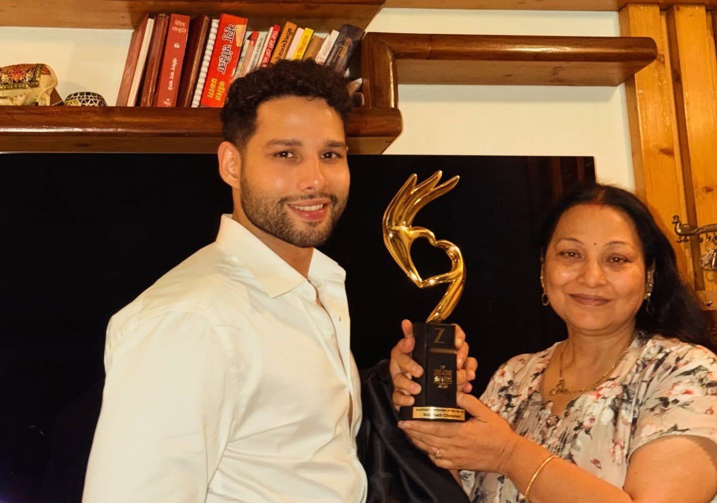 Siddhant Chaturvedi with Mother