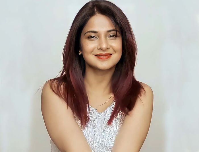 Jennifer Winget Early Life