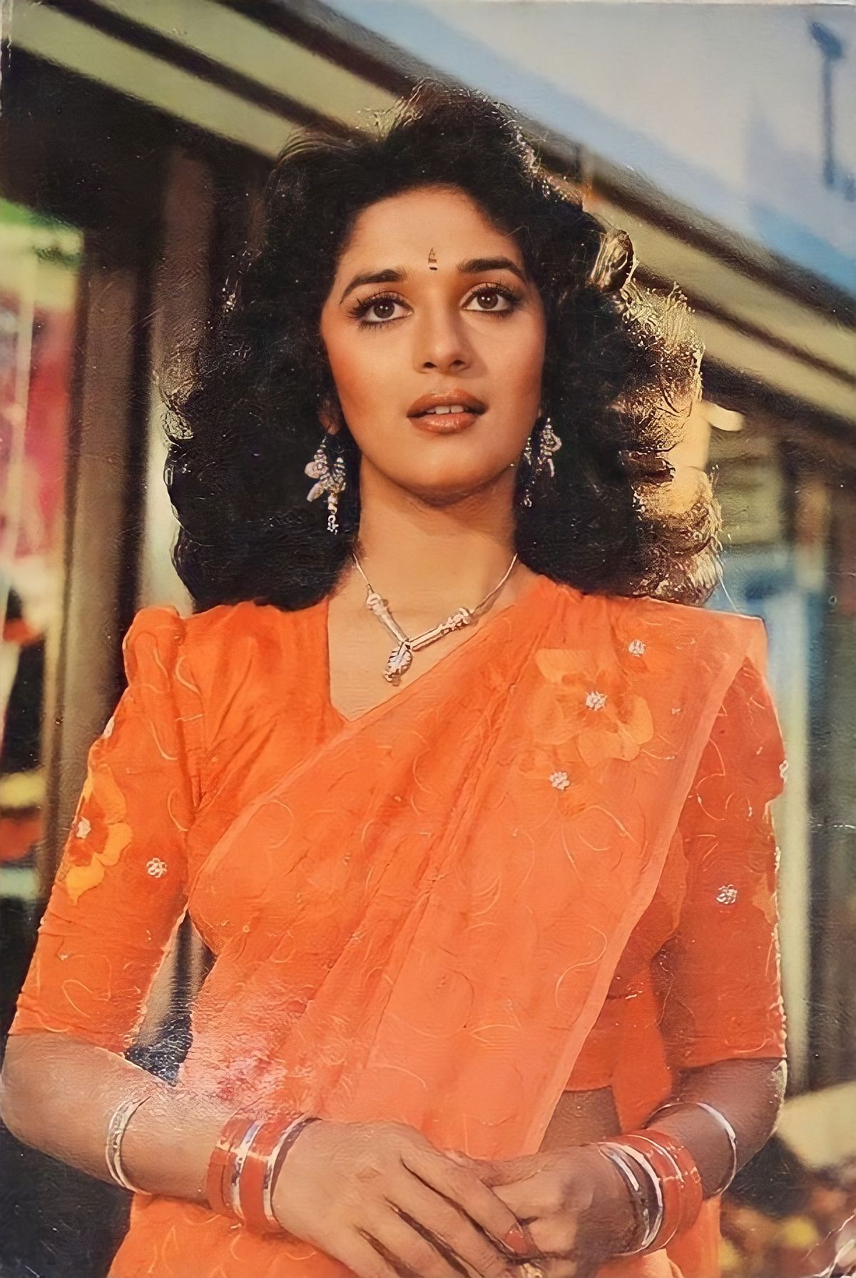 Madhuri Dixit Early Life 4