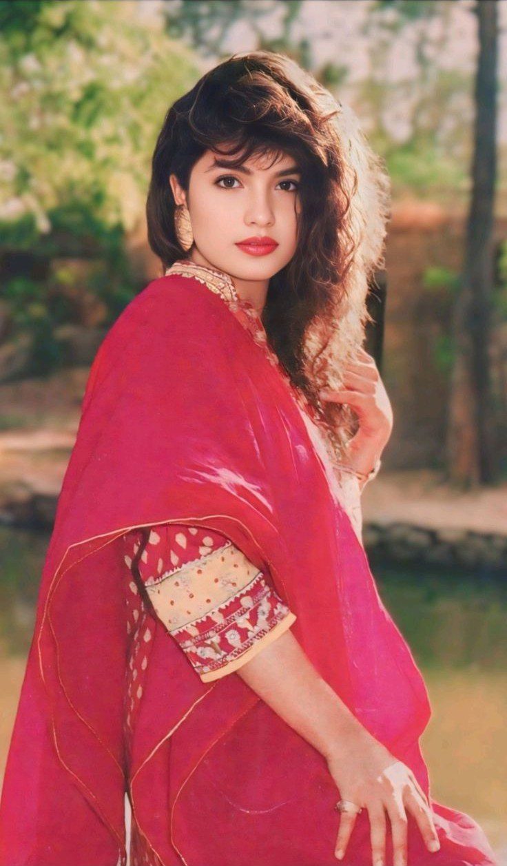 Pooja Bhatt Early Life 1
