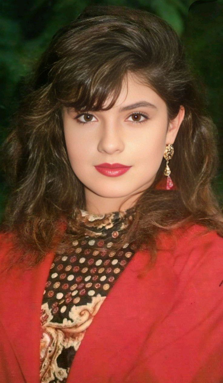 Pooja Bhatt Early Life